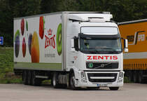 Volvo FH 460 von Zentis abgestellt auf einem Parkplatz im Landkreis Ansbach, 21.09.2013