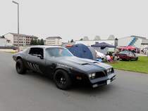 PONTIAC Firebird-Formular, trifft zum 14.US-CAR Treffen am Messegelände in Ried im Innkreis ein; 130706