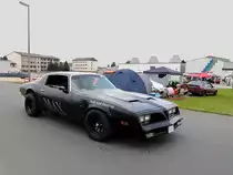 PONTIAC Firebird-Formular, trifft zum 14.US-CAR Treffen am Messegelände in Ried im Innkreis ein; 130706