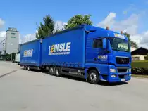 MAN TGX26.480 der Sped. Leinsle ist bei Geinberg unterwegs; 140508