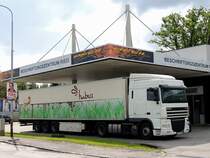 DAF XF105.460 mit Kühlauflieger beim Beschriftungszentrum-Ried; 140514