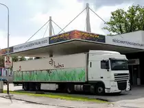 DAF XF105.460 mit Kühlauflieger beim Beschriftungszentrum-Ried; 140514