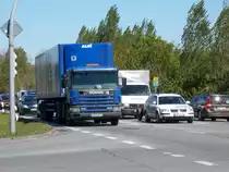 SCANIA-Sattelzug in der ersten Reihe an einer Kreuzung,am 16.Mai 2014,bei Bergen/Rügen.