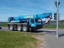 Dieser LANGE-Kran stand,am 16.Mai 2014,an einer Kreuzung bei Bergen/Rügen.