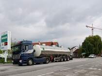 ACTROS-1849 von Fuchs-Transporte mit 3Kammer-Lebensmitteltankauflieger in Ried i.I.; 140518