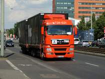 Ein MAN TGX am 19.05.14 in Frankfurt am Main 