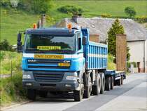 . DAF CF Hngerzug steht am 20.05.2014 am Strassenrand.