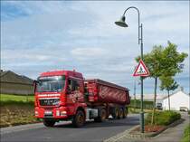 . MAN Kippersattelzug von Scherer Baustoffe gesehen am 20.05.2014.