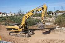 Auch dieser Caterpillar Bagger war am 12.05.2014 auf der Baustelle zwischen Bugibba und St.George`s Bay auf Malta im Einsatz.