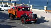 Hervorragend restauriert war dieser Dodge Lkw am 14.5.2014 auf Malta unterwegs. Auf der Küstenstraße in Qawra konnte ich ihn morgens ablichten.