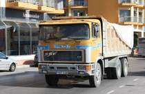 ERF E 10 325 am 12.5.2014 auf der Küstenstraße in Qawra auf Malta.