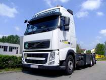VOLVO FH-480 von Englmayer, wartet auf die Bereitstellung eines Wechselcontainers; 140501