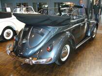 Heckansicht eines VW Käfer Cabriolet des Jahrganges 1956 in der Farbe darkflintgrey. VW-Treffen an der Düsseldorfer Classic Remise am 25.05.2014.