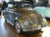 VW Käfer Cabriolet des Jahrganges 1959. Der 1200´er Motor leistet 30 PS aus 1192 cm³ Hubraum. VW-Treffen an der Düsseldorfer Classic Remise am 25.05.2014.