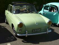 Ein etwas  aufgepimpter  VW Typ 3 1500. 1961 - 1965. Der 4-Zylinderboxermotor flacher Bauart leistet in der Serienversion 45 PS aus 1493 cm³ Hubraum. Interessant anzusehen sind die seit 1989 nicht mehr vergebenen österreichischen schwarzen Nummerntafeln. Hier mit einem G für den Bezirk der steirischen Landeshauptstadt Graz. VW-Treffen an der Düsseldorfer Classic Remise am 25.05.2014.