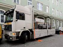 VOLVO-F10 intercooler; mit einer Ladung Gerüstbauteile; 140514