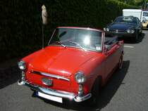 Autobianchi Bianchina Cabriolet. 1960 - 1968. Die Bianchina basierte technisch auf dem Fiat Cinquecento. Es gab zwei Motorversionen: Einen 2-Zylindermotor mit 479 cm³ Hubraum und 15 PS und später einen 499 cm³ großen 2-Zylindermotor mit 22 PS. Besucherparkplatz der Düsseldorfer Classic Remise am 25.05.2014.
