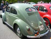 Heckansicht eines  Brezelkäfers  mit einem Kennzeichen aus dem Landkreis Altena. VW-Treffen am 25.05.2014.