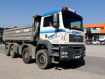 MAN-Kipper am Weg zur nächsten Beladung mit Abruchmaterial; 140522