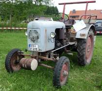 Eicher EKL 15, Bj. 1955, 16 PS steht im Juni 2014 beim Oldtimertreffen an der Ebersburg