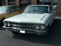 Cadillac Series 62 Coupe des Modelljahres 1962. Von dieser Coupe Variante verkaufte die Cadillac Division im besagten Modelljahr 16.833 Fahrzeuge. Der Einstandspreis lag bei 5189,00 US$. Oldtimertreffen Kokerei Zollverein am 01.06.2014.