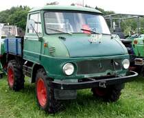 Unimog steht im Juni 2014 beim Oldtimertreffen an der Ebersburg