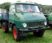 Unimog steht im Juni 2014 beim Oldtimertreffen an der Ebersburg