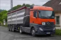 . Mercedes Benz Actros mit Kipperauflieger gesehen am 26.05.2014.
