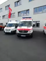Mercedes Benz Sprinter und Ford Transit der Johanniter am 01.06.14 beim Tag der Offenen Tür der Feuerwehr Hanau Mitte