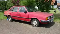 Audi 80, gesehen an der Ebersburg in Juni 2014
