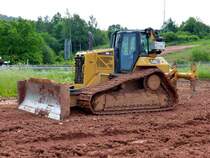 CAT D6N steht an der MIDAL-Trasse in der Gemarkung von 36100 Petersberg-Marbach, Juni 2014