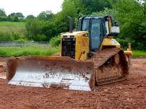 CAT D6N steht an der MIDAL-Trasse in der Gemarkung von 36100 Petersberg-Marbach, Juni 2014