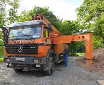 MB 2631 als Betonpumpe, gesehen in 36100 Petersberg-Marbach im Juni 2014