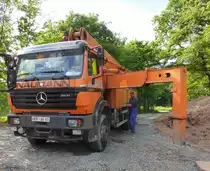 MB 2631 als Betonpumpe, gesehen in 36100 Petersberg-Marbach im Juni 2014