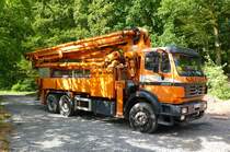 MB 2631 als Betonpumpe, gesehen in 36100 Petersberg-Marbach im Juni 2014