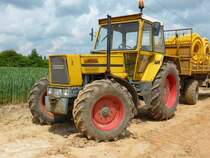 Fendt der Drainagefirma M�HLE steht an der Midal-Gasleitungstrasse in 36100 Petersberg-Marbach im Juni 2014