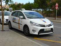 Toyota als Taxi vor dem Aquarium von Palma/Mallorca im Mai 2014
