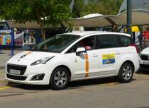 Peugeot als Taxi vor dem Aquarium von Palma/Mallorca im Mai 2014