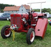 IHC steht bei der Oldtimerausstellung an der Ebersburg, Juni 2014