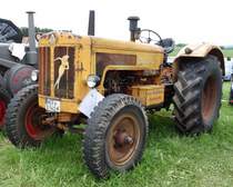 Hanomag Robust 800 steht bei der Oldtimerausstellung an der Ebersburg, Juni 2014