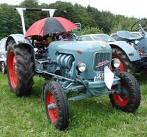 Eicher  mit ausgeschalteter Sitzheizung  besucht die Oldtimerausstellung an der Ebersburg, Juni 2014