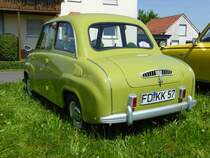 Goggo steht bei den Oldtimern in Fulda-Harmerz im Juni 2014