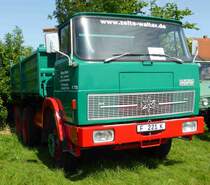Hanomag Henschel F 221 steht bei den Oldtimern in Fulda-Harmerz im Juni 2014