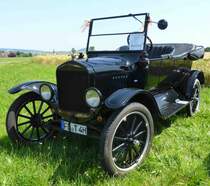 Ford T glänzt im Sonnenlicht bei den Oldtimern in Fulda-Harmerz im Juni 2014 