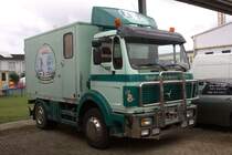 Schausteller Zugmaschine DB der Fa. Frank Bockelmann & Sohn.
Gesehen am Tag der offenen Tür am 14.6.2014 im Ausbesserungswerk Bremen.