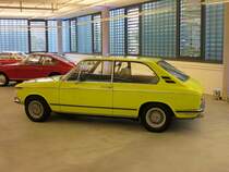 Dieser BMW 2002 touring war im Mai 2014 beim Tag der Offenen Tür eines Grossen Berliner Autohauses zu sehen. 