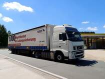 VOLVO FH460 von Finsterwalder Transporte bei der Raststätte Hirschberg; 140606