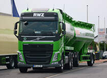 Volvo FH Silo-Hängerzug der  RWZ  in Euskirchen - 03.06.2014