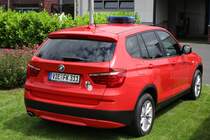 Kommandowagen (KdoW) der Freiwilligen Feuerwehr Kempen, genutzt durch den Wehrführer.

Fahrgestell: BMW X3
Ausbau: Fahrzeugbau Kevelaer GmbH
Baujahr: 2014

Das Fahrzeug ersetzt den Mercedes-Benz C 220 CDi T-Modell.

In Kempen  am 14.06.14 von mir aufgenommen worden