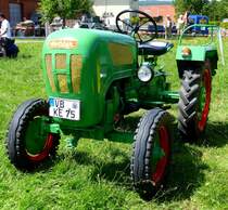 Holder steht bei der Oldieausstellung in Fulda-Harmerz, Juni 2014